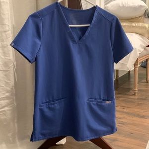 Xs figs Casma 3 pocket top in denim